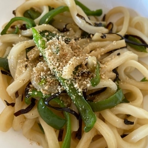 冷凍うどんで簡単！ピーマンと塩昆布の焼きうどん